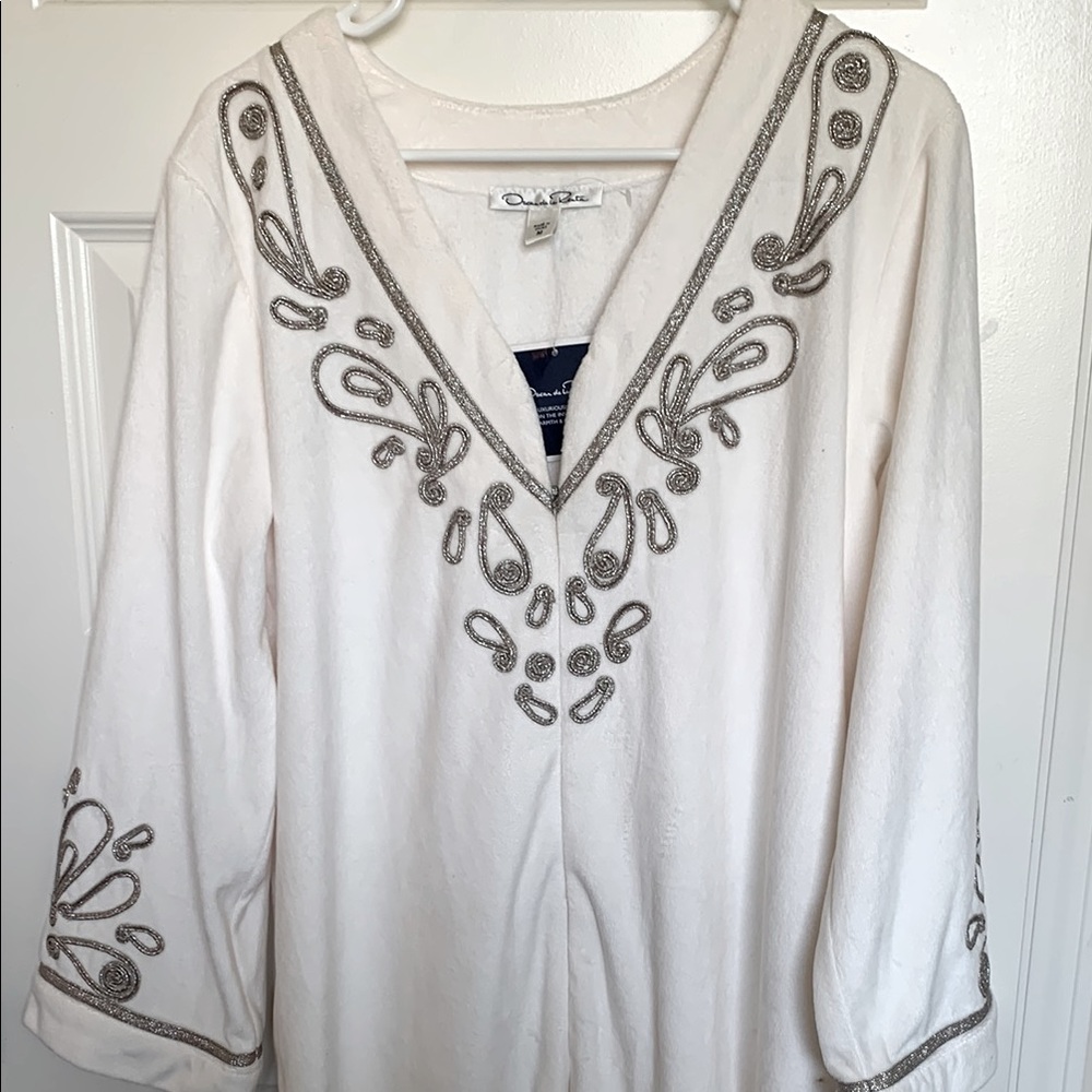Oscar de la Renta Plush Off White Lounge Robe
Women’s size M